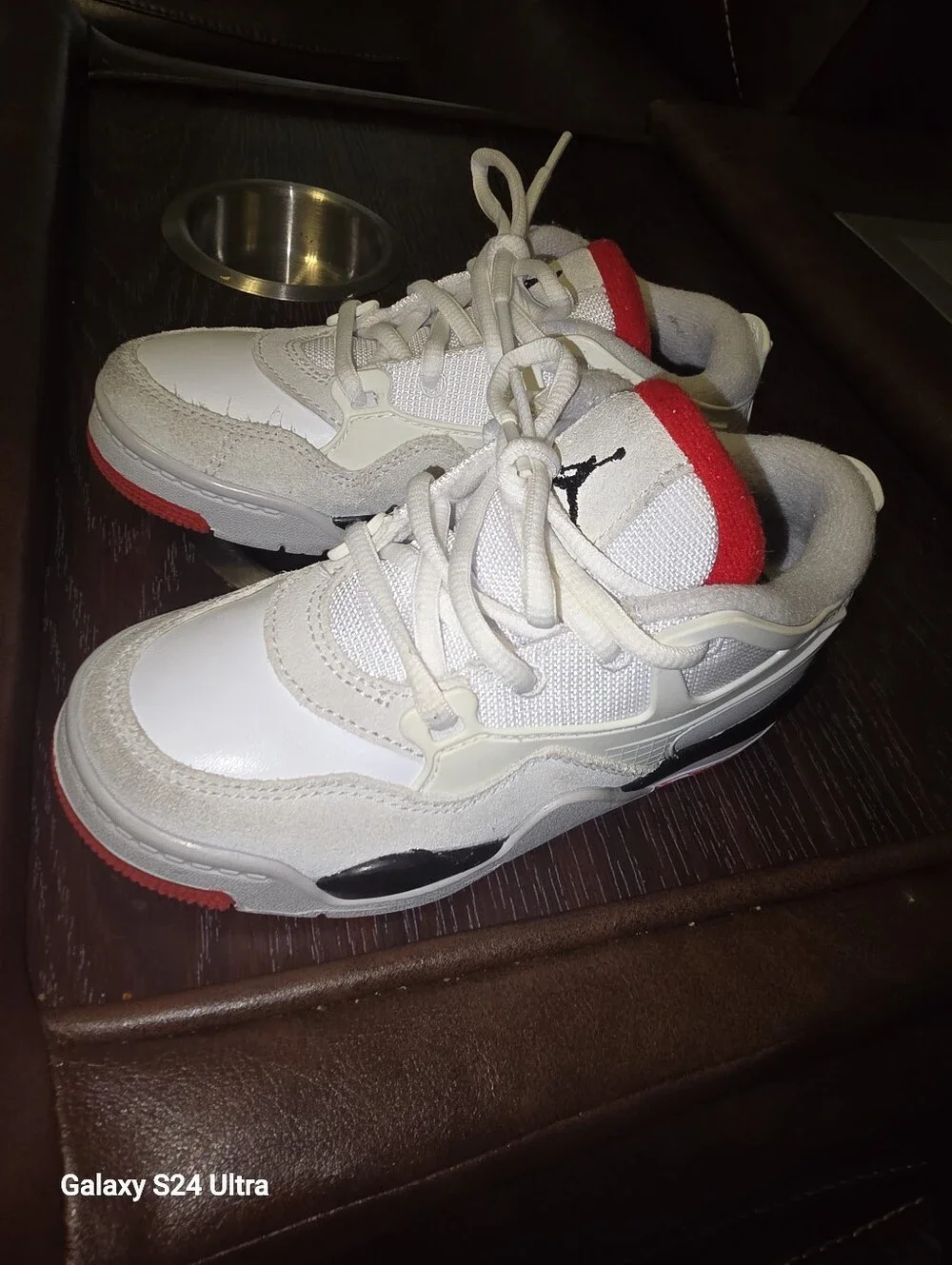 Authentic Nike Court Borough Low toddler sneakers in Boys Size 9C.These feature